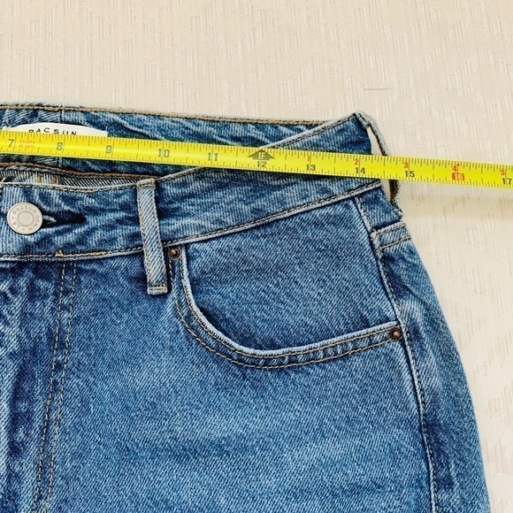 Pacsun High Rise Mom Jean Light Wash Size 27 - Picture 5 of 7